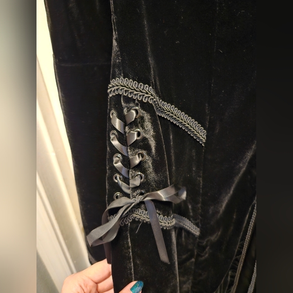 Lip Service Blacklist Velvet Robe - Picture 3 of 7